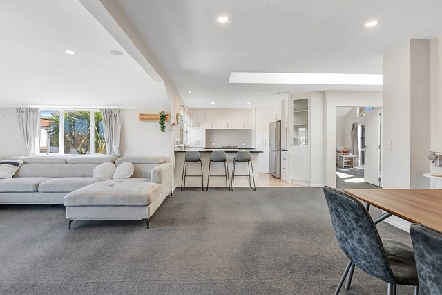 19a Masterton Road, Rothesay Bay, North Shore City