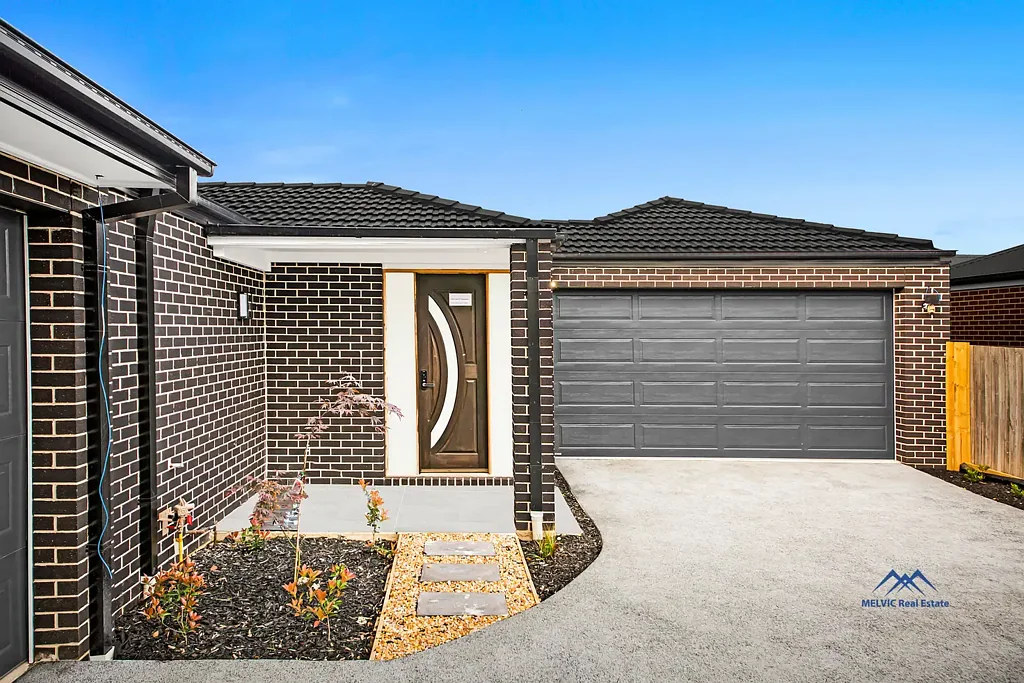 Berwick 3房 建筑设计的奢华之选 3卧2卫2车位 2.7米高顶 石材厨房 露台后院 邻近Berwick Village 精英学校云集 A Statement of Style and Sophistication in Prestigious Old Berwick!!