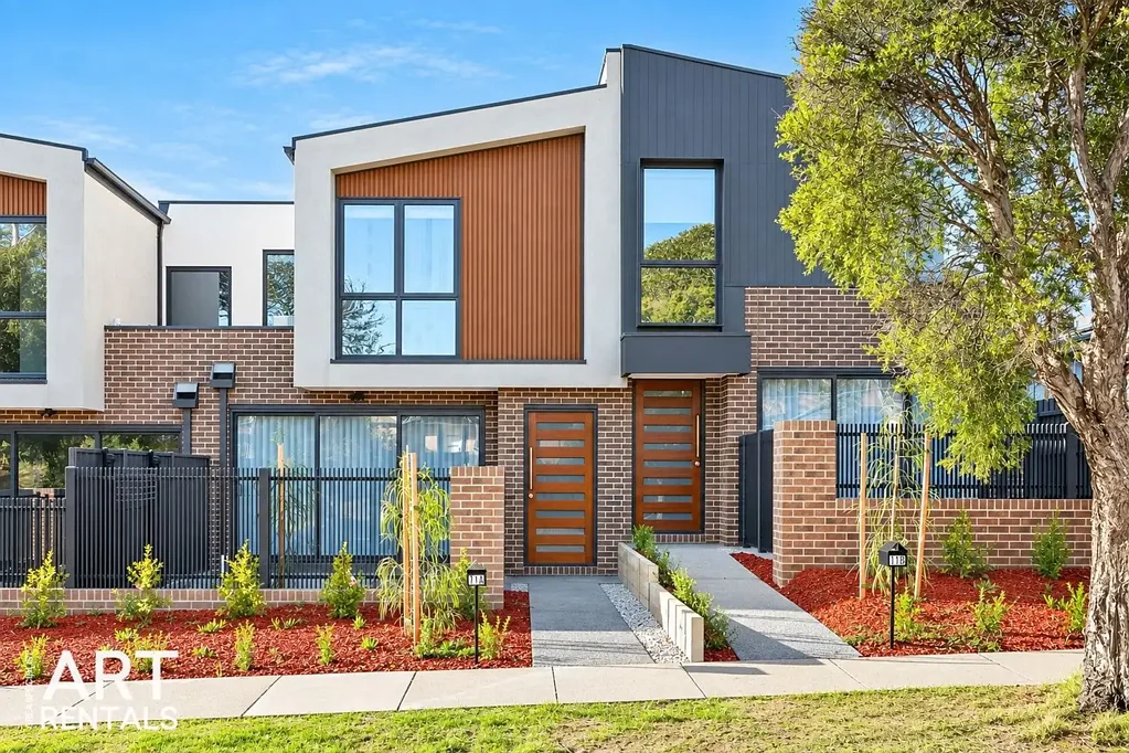 Modern, 1 Year Old, Frankston Convenience!