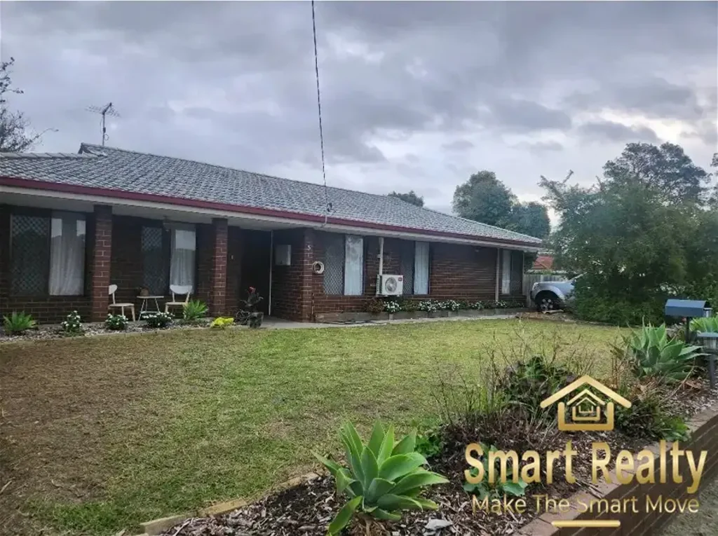 Spacious Family Living on a Huge 807sqm Block - Opposite Kingsley Primary School!