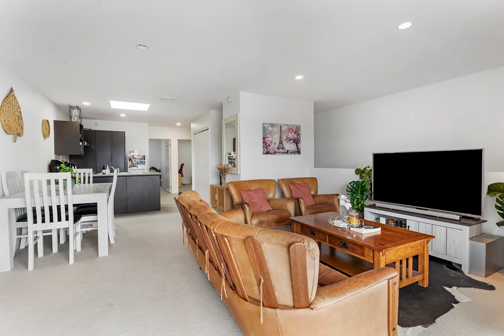Two Bedroom Apartment for Rent - Pakuranga Heights
