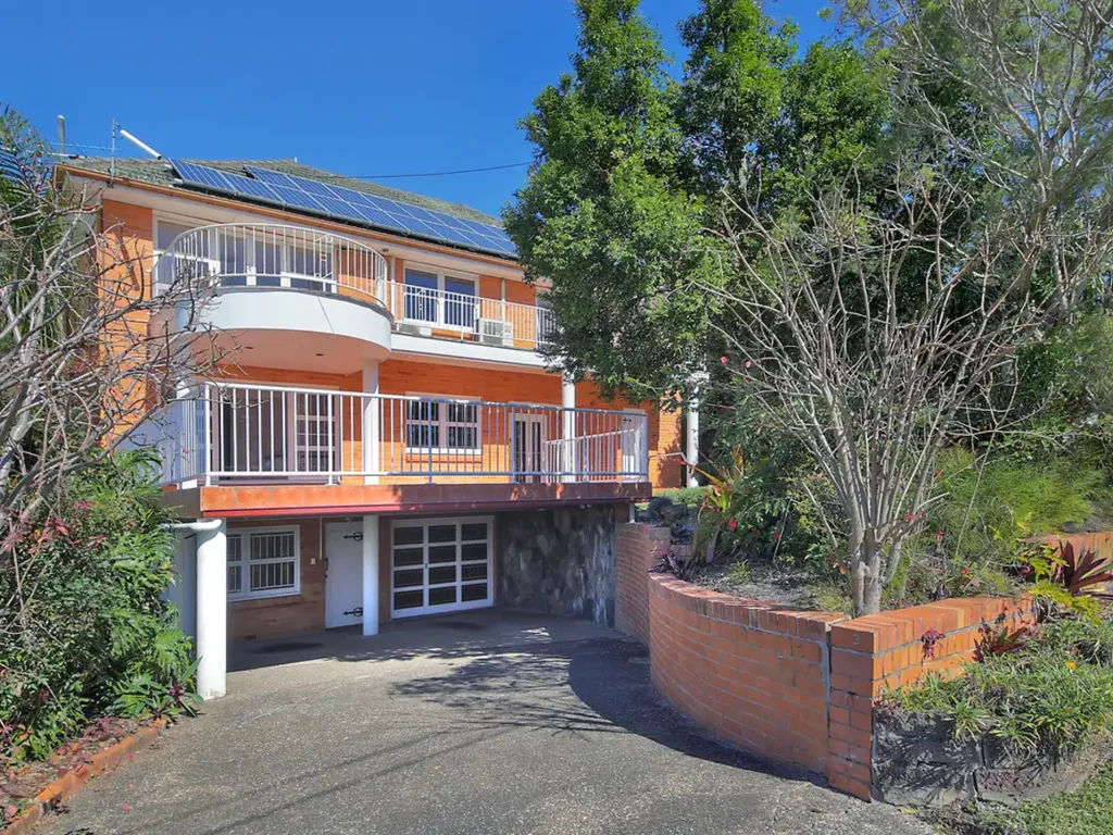 Tarragindi 6 Bedroom Massive family home in one of Tarragindi's best streets