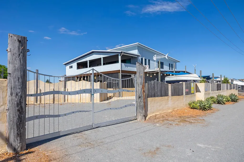 Green Head 4 Bedroom BEACHFRONT OPPORTUNITY - COMMERCIAL ZONING - WITH RESIDENCE