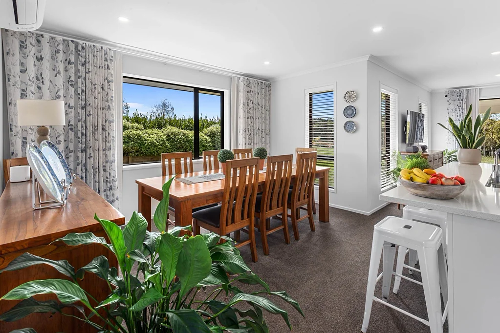 Ruatangata 4房  Modern 4-Bed Country Home - Priced to Sell!