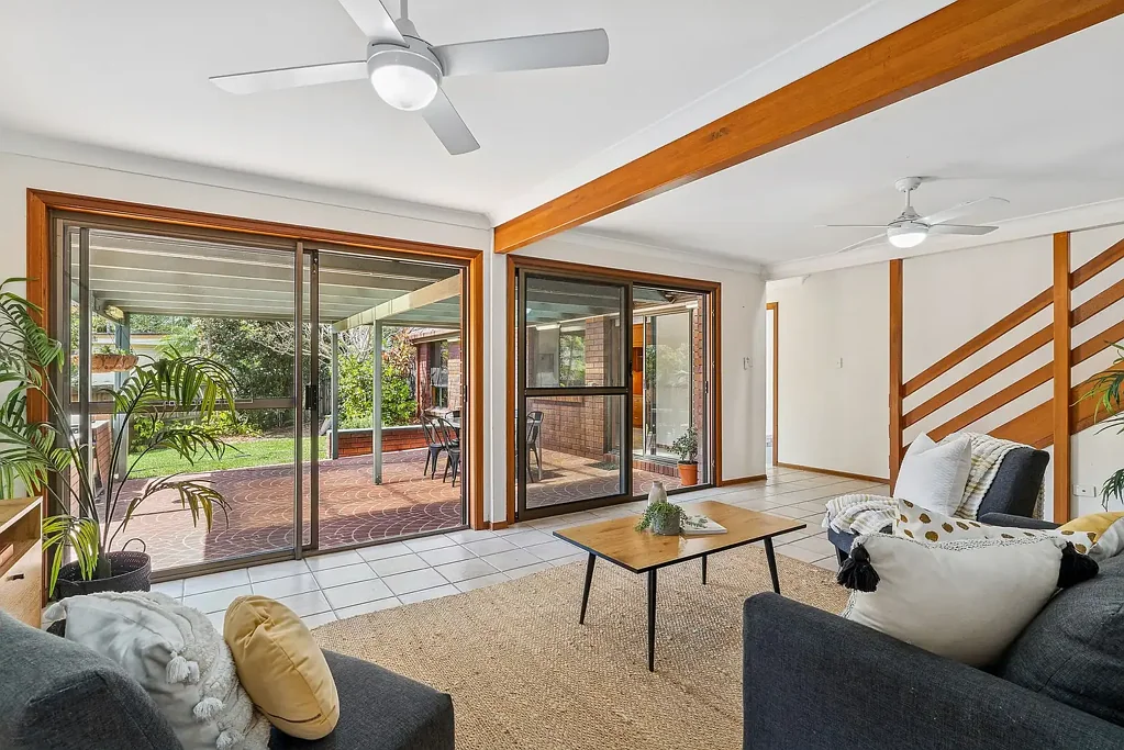 Holland Park West 5ਬੈੱਡਰੂਮ Ultimate Family Entertainer on 830m² | Must Be Sold