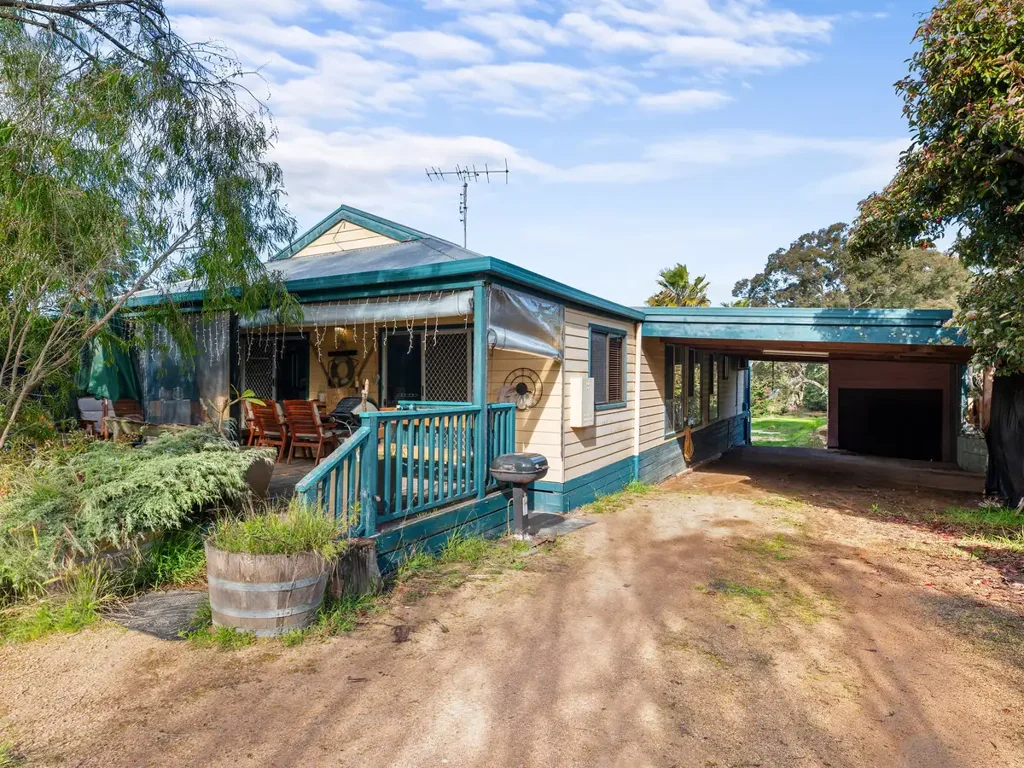 Kalimna 4 Bedroom Expansive Family Home on Large Allotment