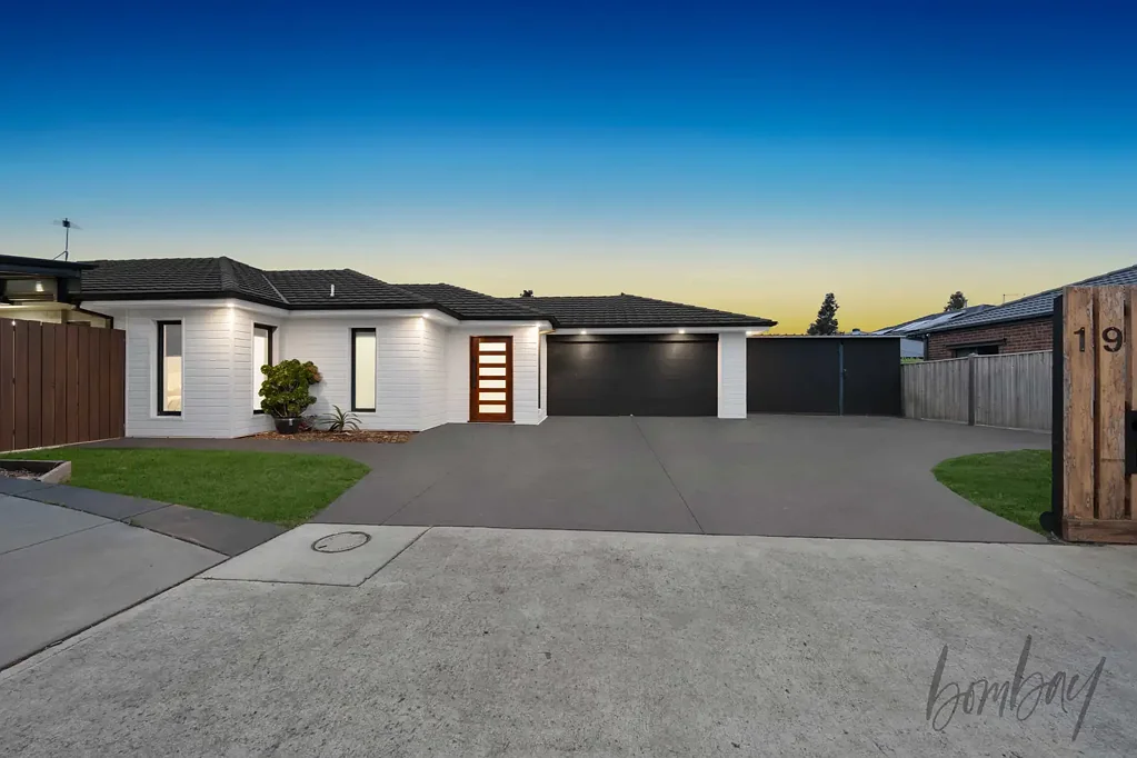 19 Chambly Drive, Mickleham, VIC 3064