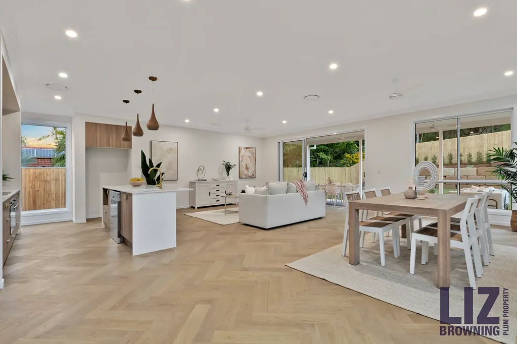 Kenmore Hills 4غرفة نوم Seamless Indoor-Outdoor Living in a Stunning Brand New Hamptons Home