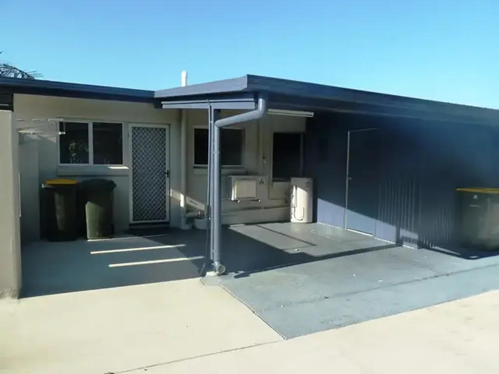 FULLY RENOVATED & AIR-CONDITIONED BEACH SIDE UNIT