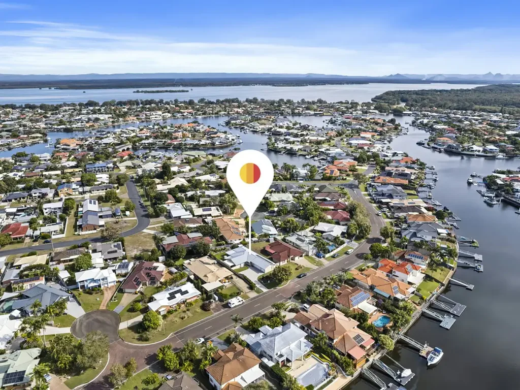 Banksia Beach 4房 海滨瑰宝 798㎡朝北地块 步行高尔夫俱乐部 低层设计 四卧带办 主卧露台 太阳能屋顶 三车位车库 私密花园 North Facing-Pacific Harbour