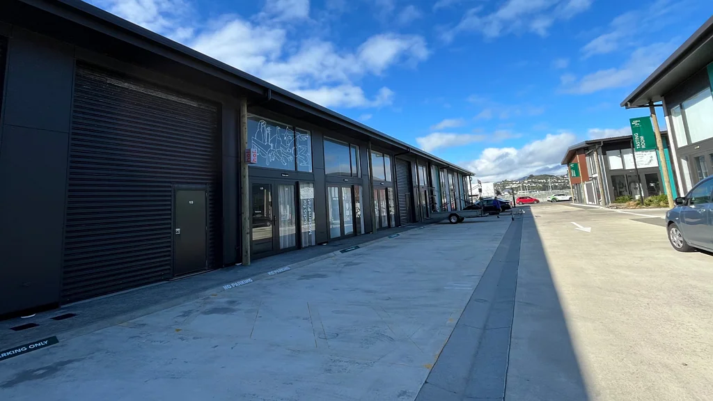 Rongotai 56sqm with roller door