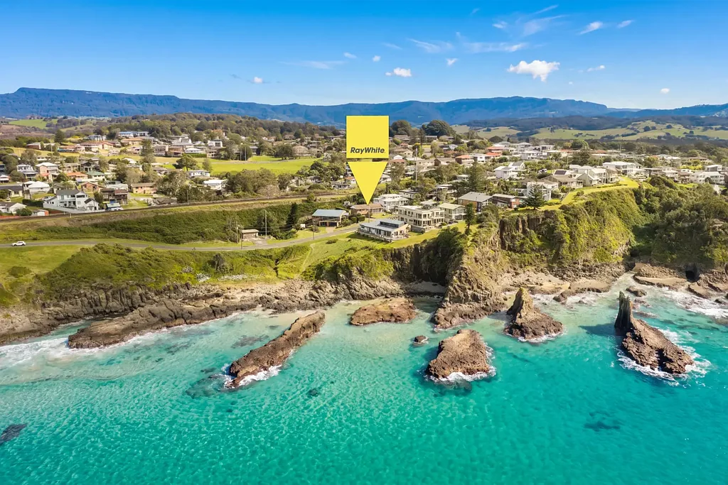 Kiama Downs 4房  Rare Beachside Opportunity with Stunning Views!