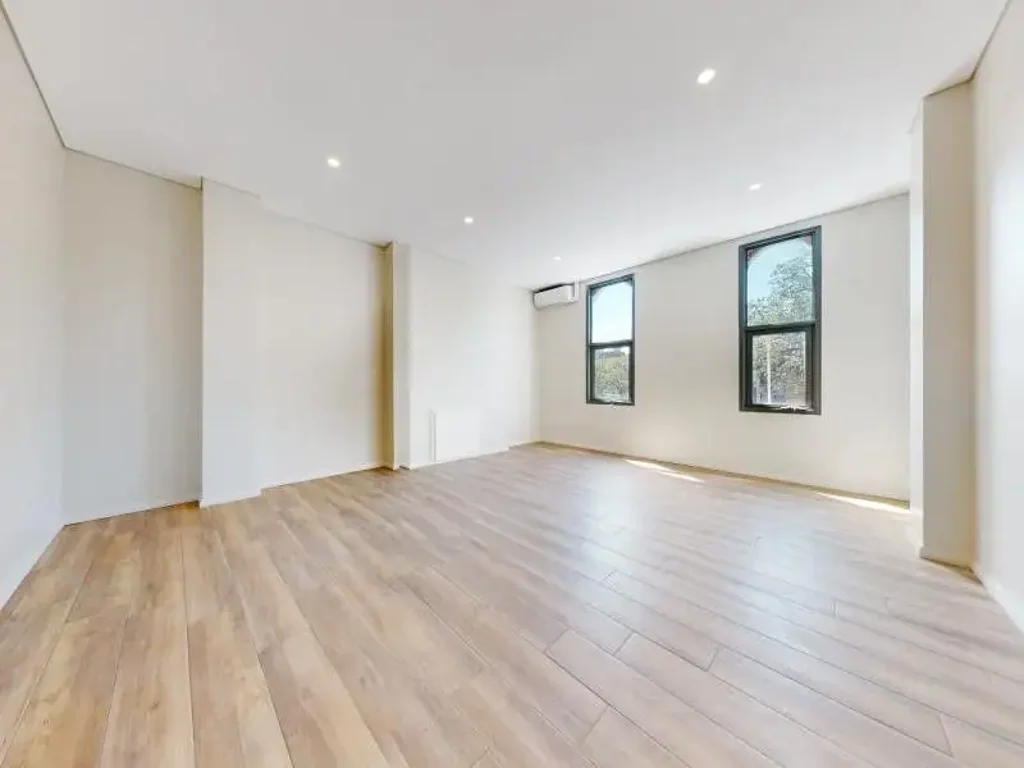 FULLY RENOVATED APARTMENT WITH SUNNY BALCONY