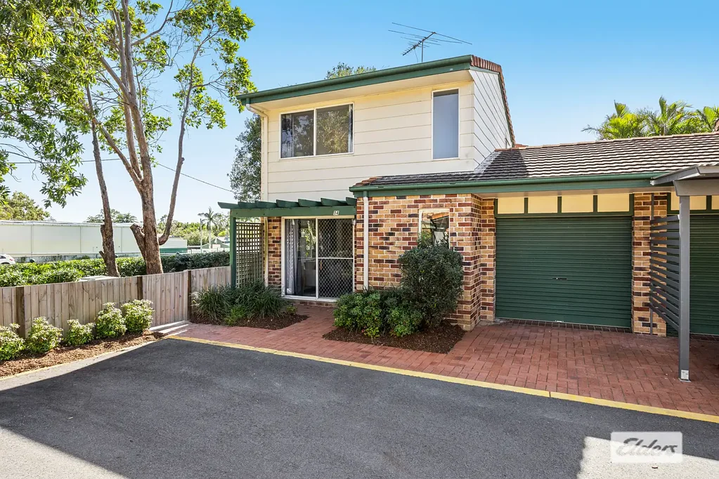 Shailer Park 2غرفة نوم Spacious Townhouse Living with Private Courtyard & Wraparound Yard!