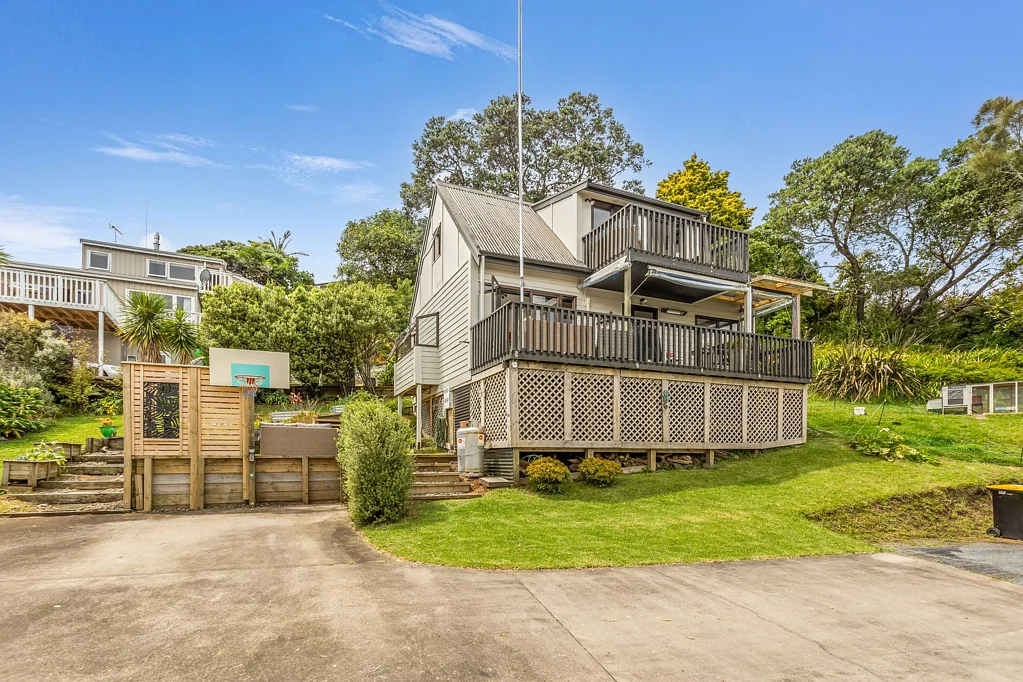 Whitianga 3Moenga GREAT PRICE. GREAT VIEWS. GREAT LOCATION.