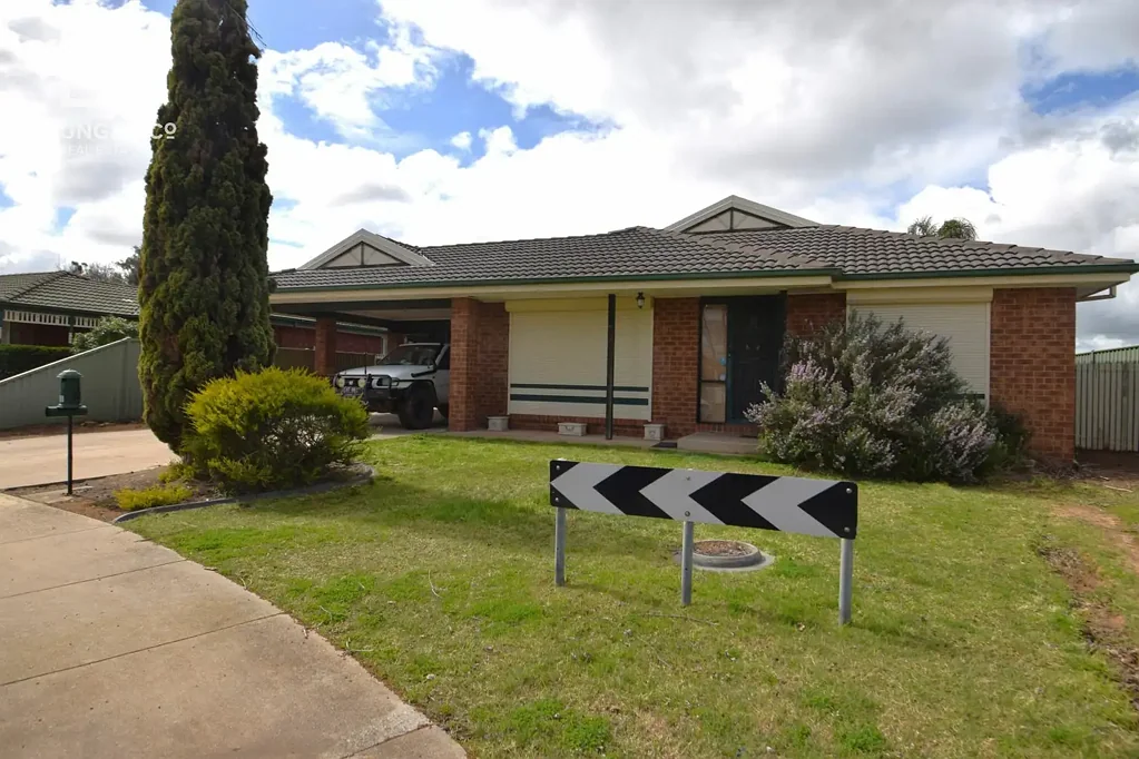 SPACIOUS THREE BEDROOM HOME LOCATED IN SOUTH SHEPPARTON