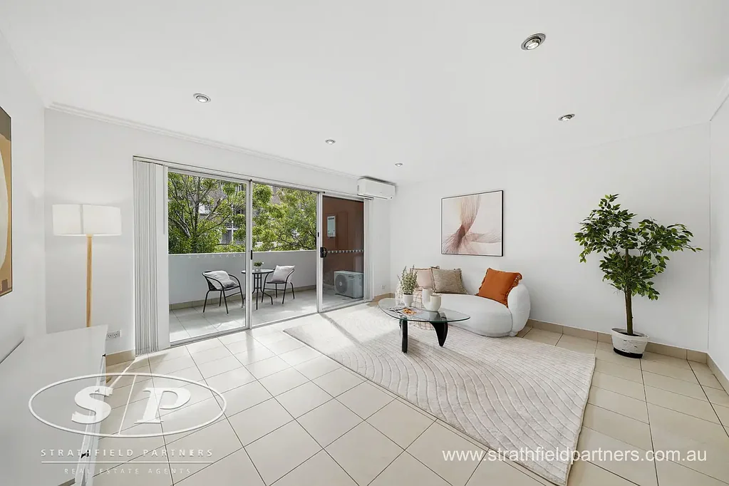 Homebush West 2chambre Recently Refreshed Split-Level Apartment with Dual Balconies