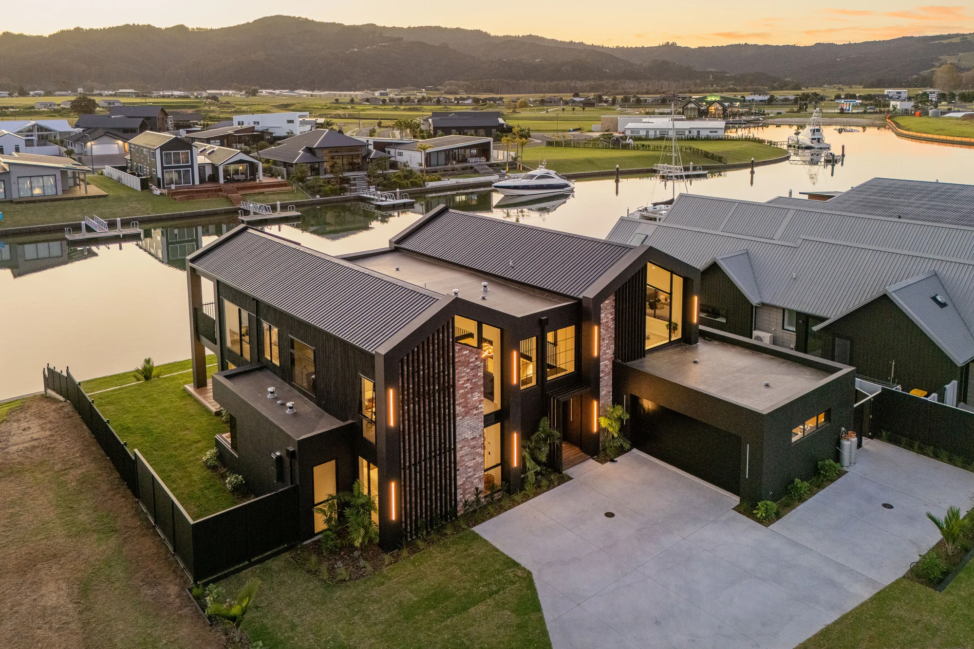 Whitianga 5Kwarto Gold Medal-Winning Canal-Front Whitianga Residence
