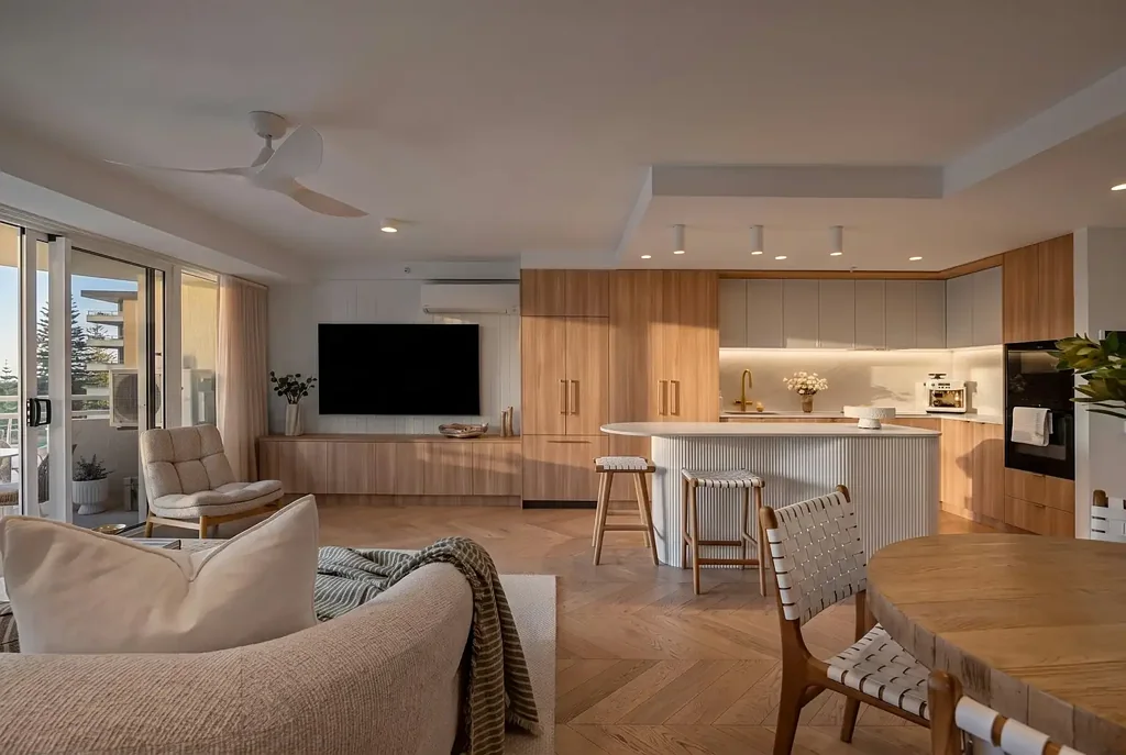 Burleigh Heads 2房  A Refined Beachside Retreat in the Heart of Burleigh Heads