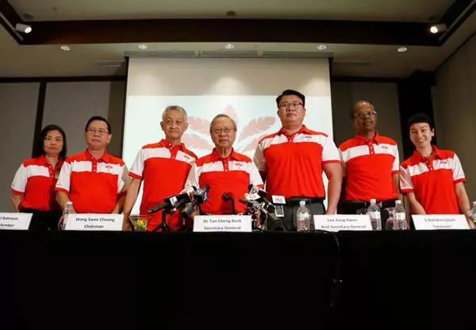 最近,李显龙总理弟弟公开支持反对党!