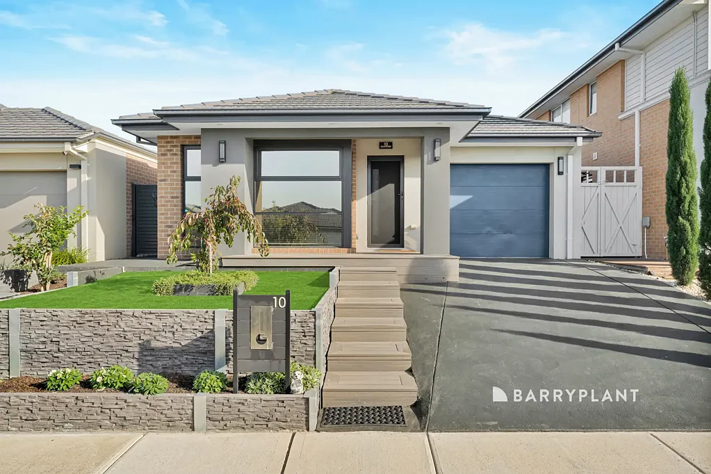 Stylish Home with Luxury Features in Clyde