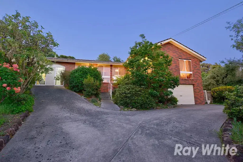 3 Bedroom Family home in a quiet Court location!