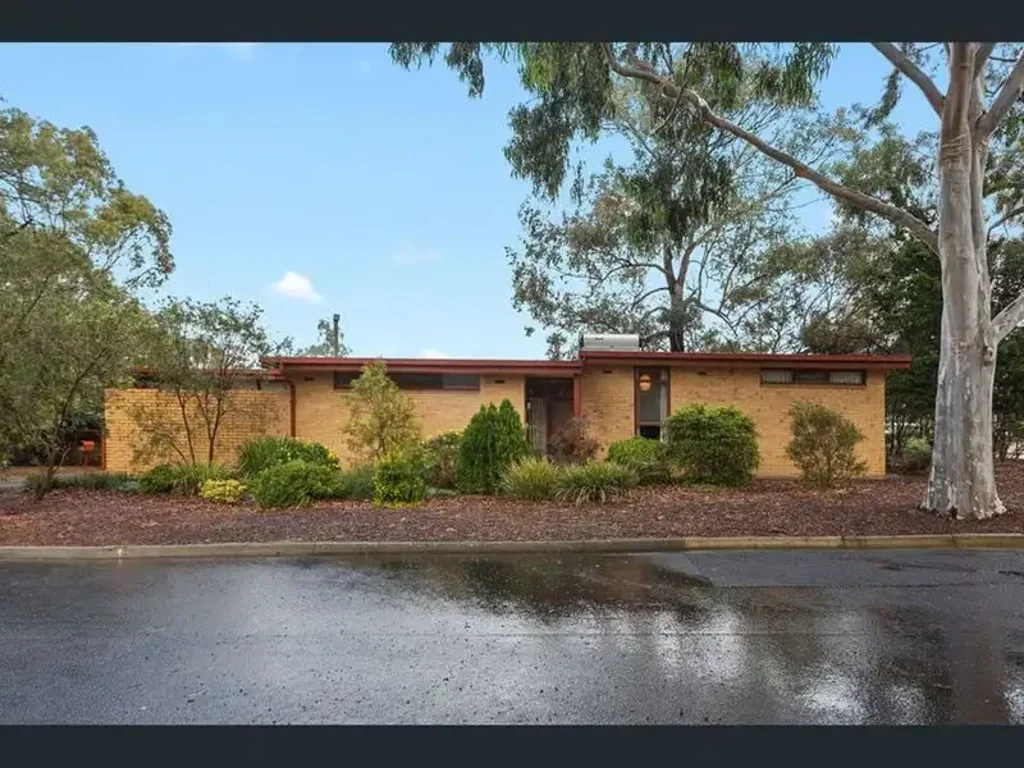 Spacious 3-Bed Family Home with Large Backyard
