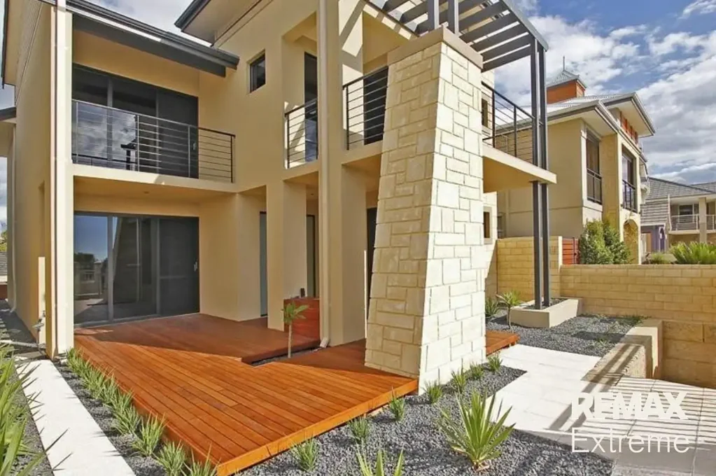OCEAN VIEWS! Stone's throw from Mindarie Marina!!