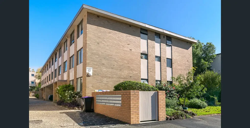 SPACIOUS APARTMENT IN A GREAT LOCATION