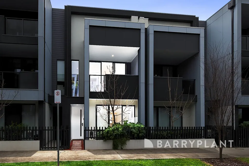 Maidstone 4 Bedroom Modern Three-Level Living in Hampstead Park