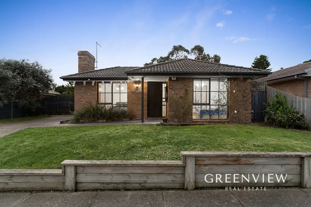 Cranbourne North 3Zimmer Charming Family Living with Endless Potential in a Prime Location!