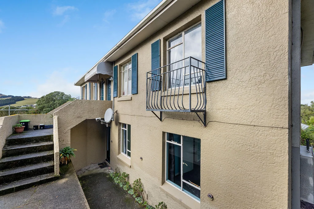Andersons Bay 8房  4 x 2 Units with views bringing in $82,000pa