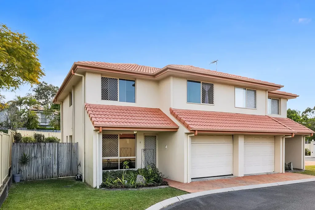 FURNISHED TOWNHOME IN GATED COMPLEX - 5 MONTH LEASE
