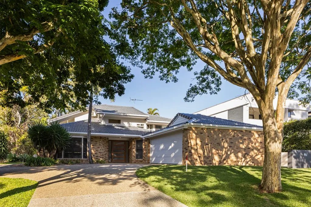 RIVERFRONT FAMILY HOME ON 895SQM WITH POOL