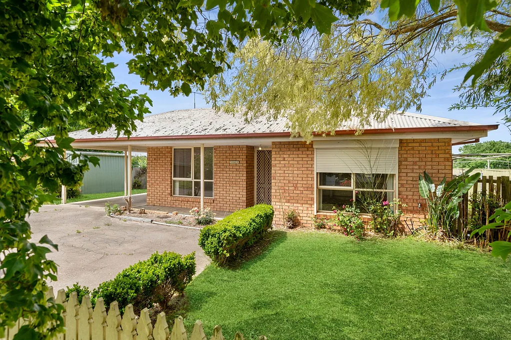 3 Rix Avenue, Cobden, VIC 3266