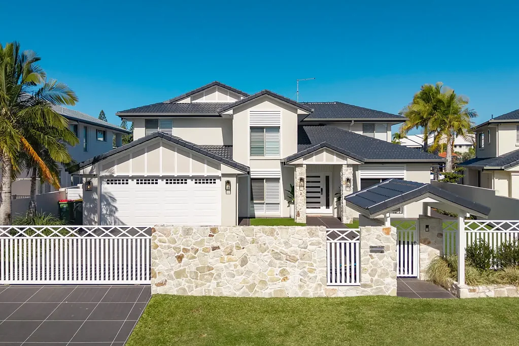 Cleveland 5 Bedroom TOTALLY MODERNISED HOME & 26M QUAYLINE!
