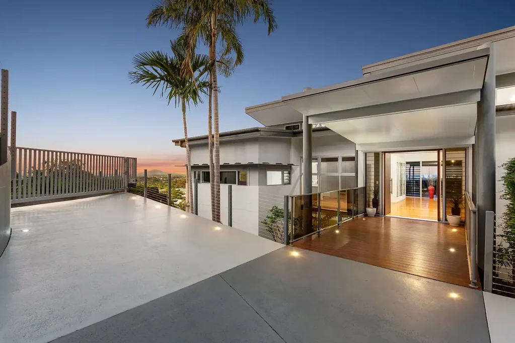 Buderim 5chambre Prestigious Architectural Home - Dual Living Opportunity!  - REF: 4330