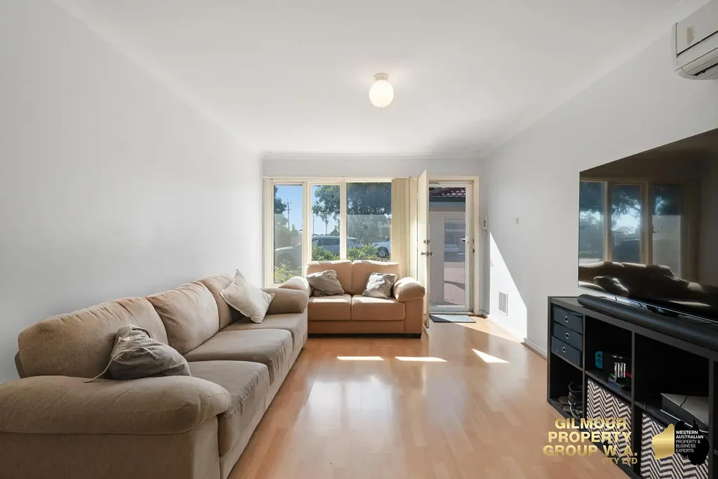 Girrawheen 3कमरा A Rare Find with Space, Storage and Plenty of Potential