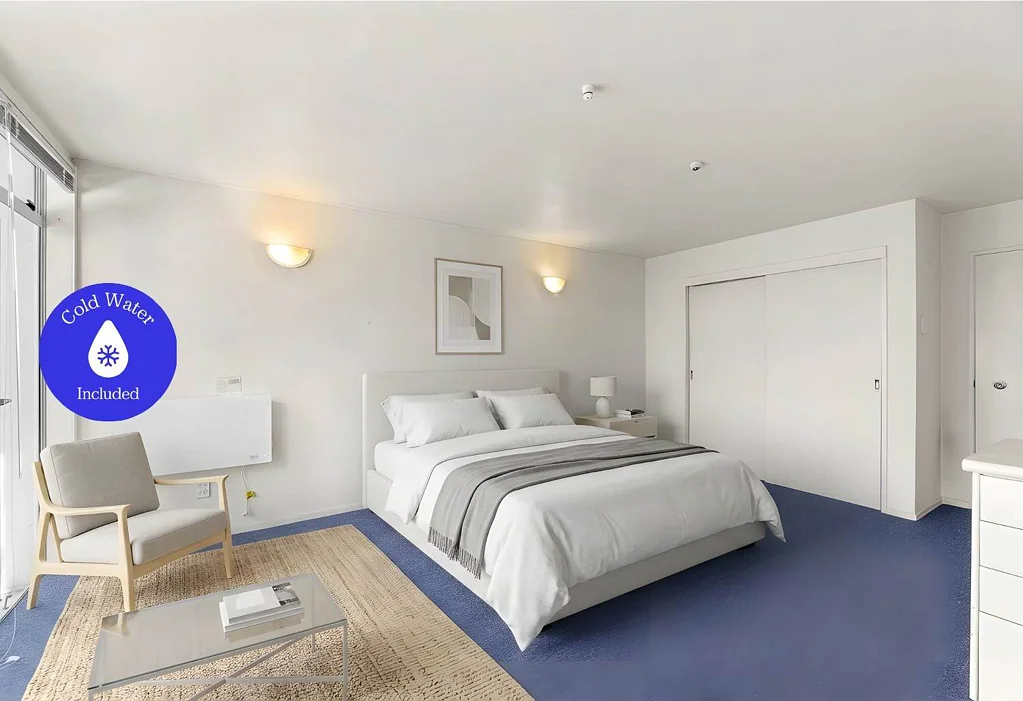STUDIO Apartment on Upper Queen Street
