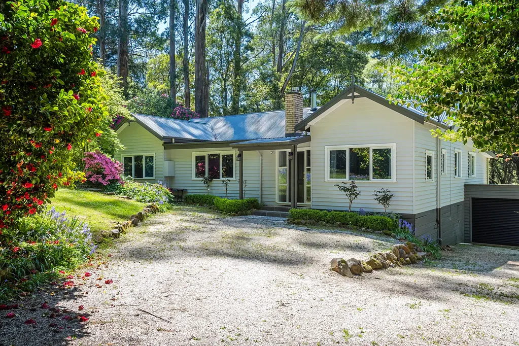 Mount Macedon 4Phòng ngủ Timeless Living on 3.3 Acres – A Private Macedon Ranges Retreat