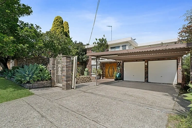 Condell Park 4 Slaapkamer Large duplex site offers relaxing family lifestyle
