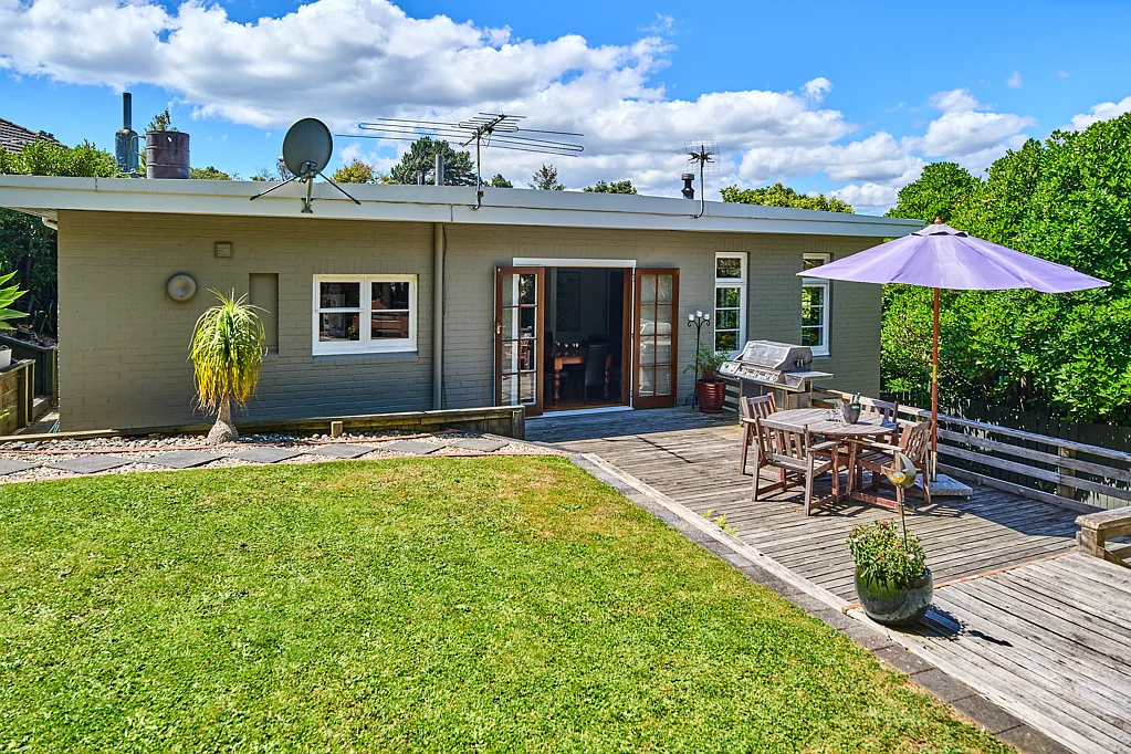 1 Victory Crescent, Tawa, Wellington