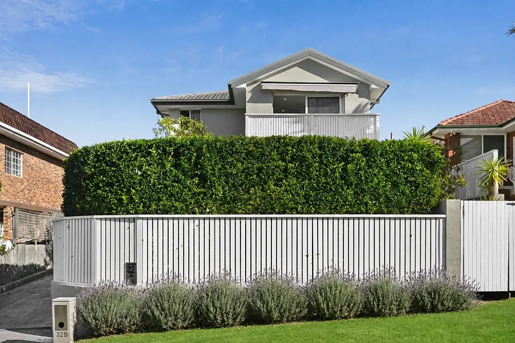 Narraweena 3 Slaapkamer Light-filled home in sought-after Rayner Avenue