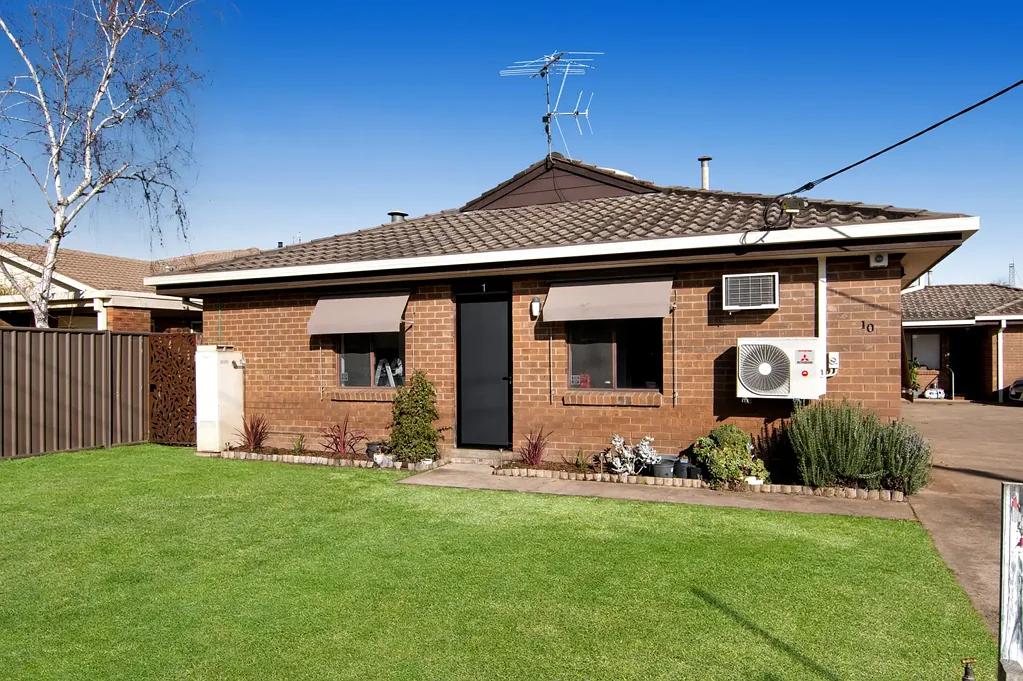 BRICK UNIT IN QUIET COURT LOCATION