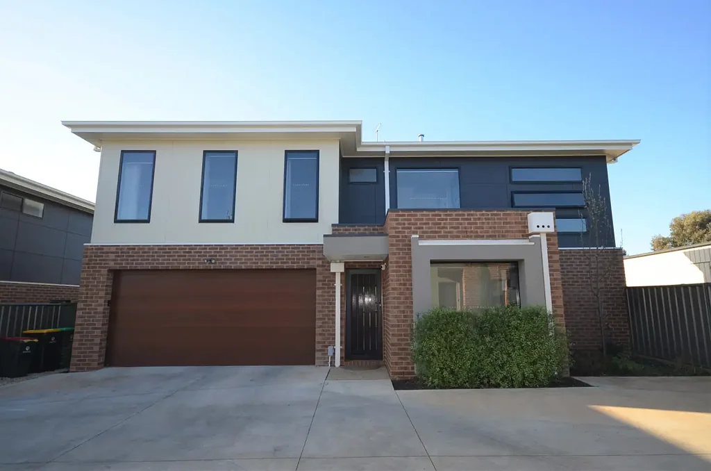 FULLY FURNISHED - SEE AGENT FOR AVAILABILITY