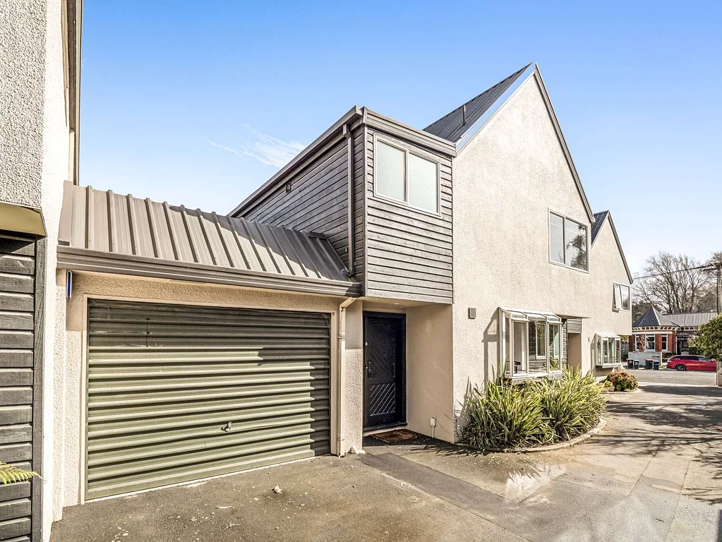 Saint Albans 2房  Prime location with style