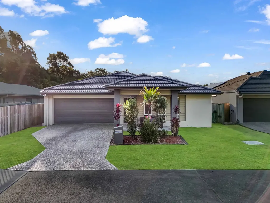 Coomera 4 Bedroom Space, Style and Serenity in sought after Coomera Waters
