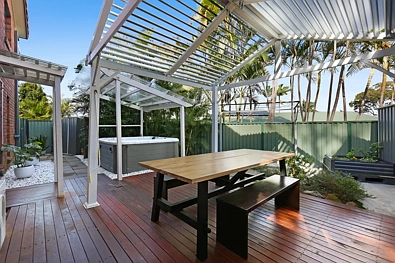 Labrador 3房  MOTIVATED SELLERS - Stylishly Renovated Duplex with Skyline Views in the Heart of Labrador