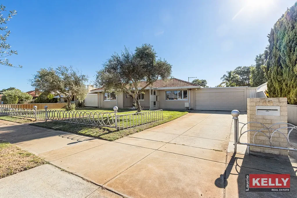 Charming 4-Bedroom Family Home with Spacious Backyard!