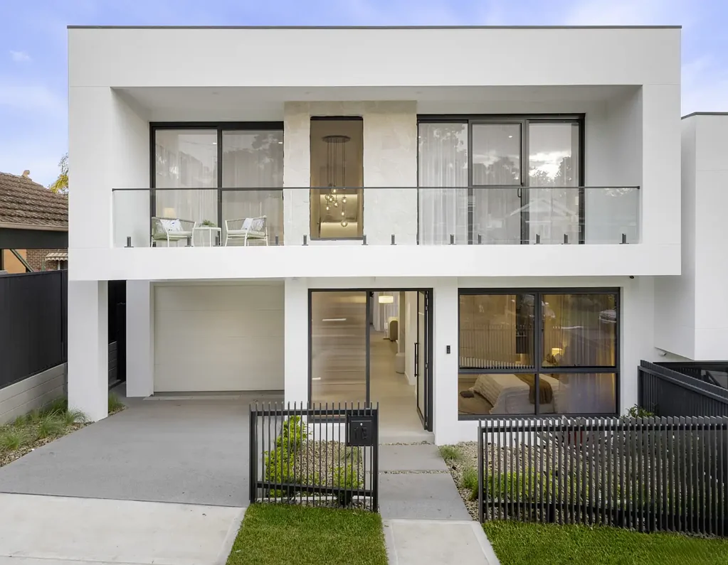 Bexley 5कमरा Contemporary Double Brick Family Duplex with Exceptional Space & Unmatched Convenience